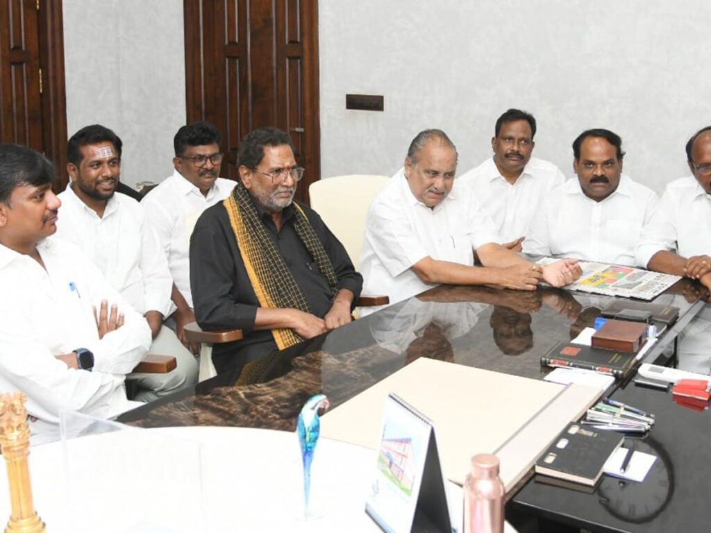 Mudragada Padmanabha Reddy Meeting With YS Jagan Mohan Reddy