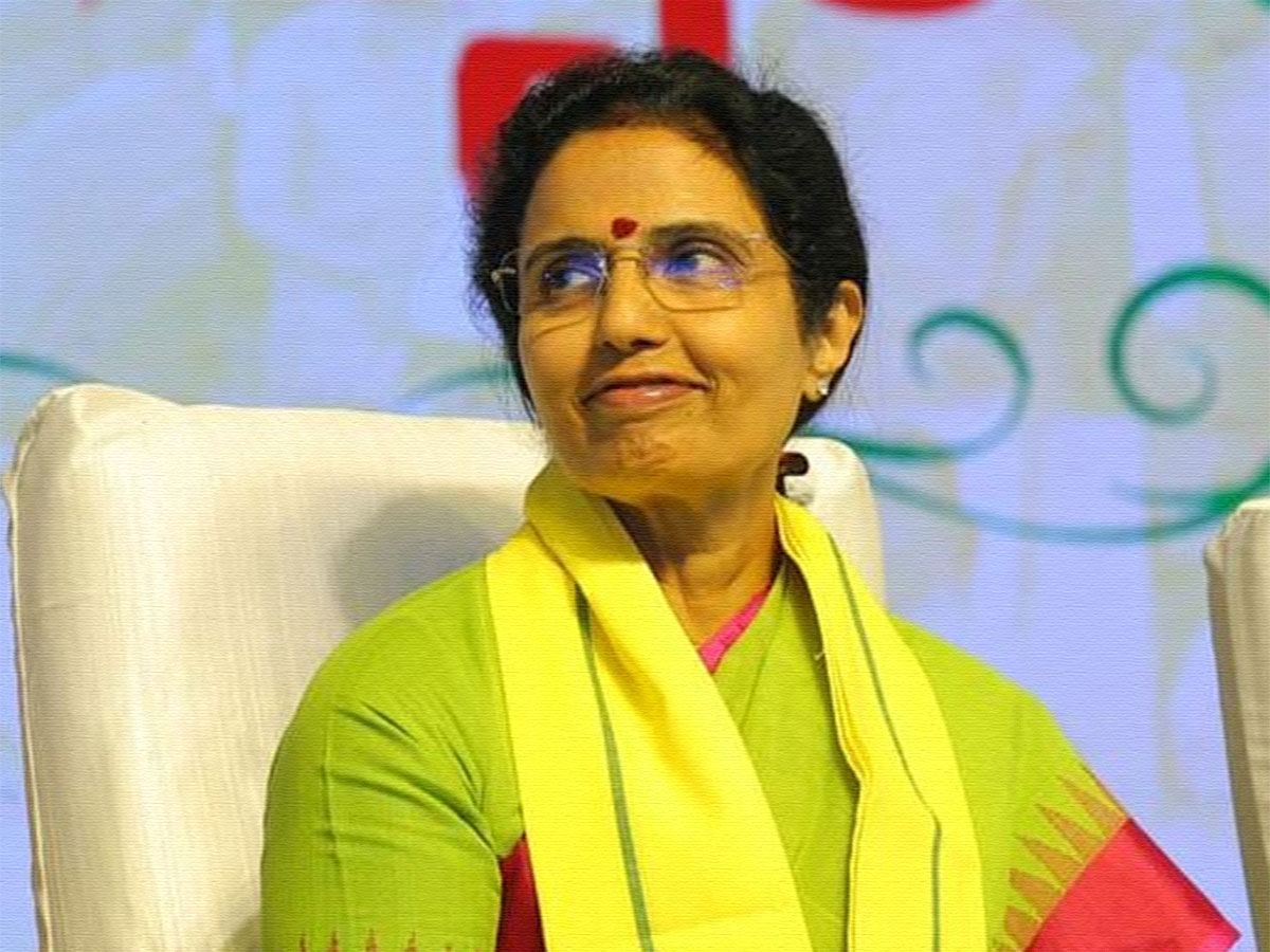 Nara Bhuvaneshwari Saves Man's Life On Flight