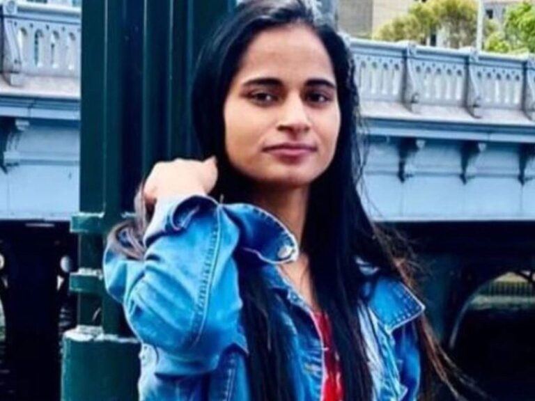 NRI Woman Death On Plane