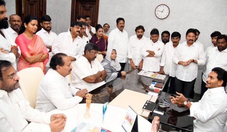 ys-jagan-11-mlas-ysrcp