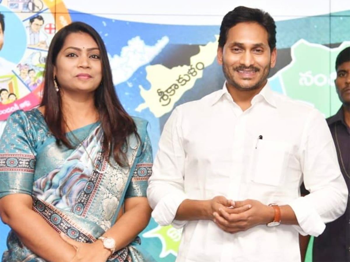 divvala-madhuri