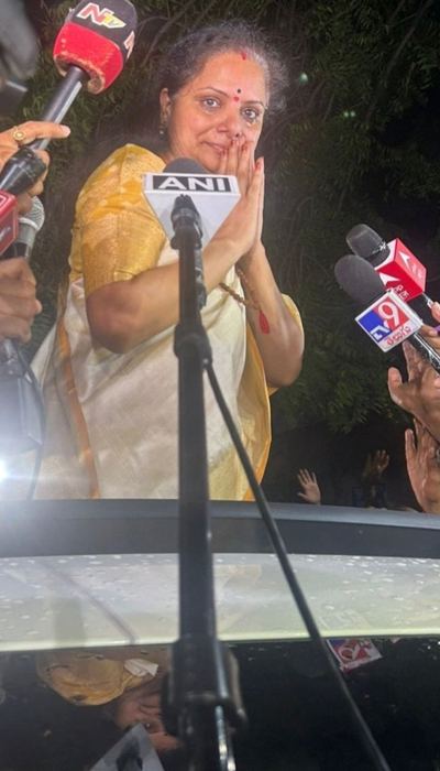 Kavitha Released, Emotional Scenes @Tihar Jail
