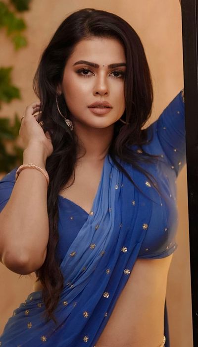 saree-hotness-sharmiela-shines-in-blue
