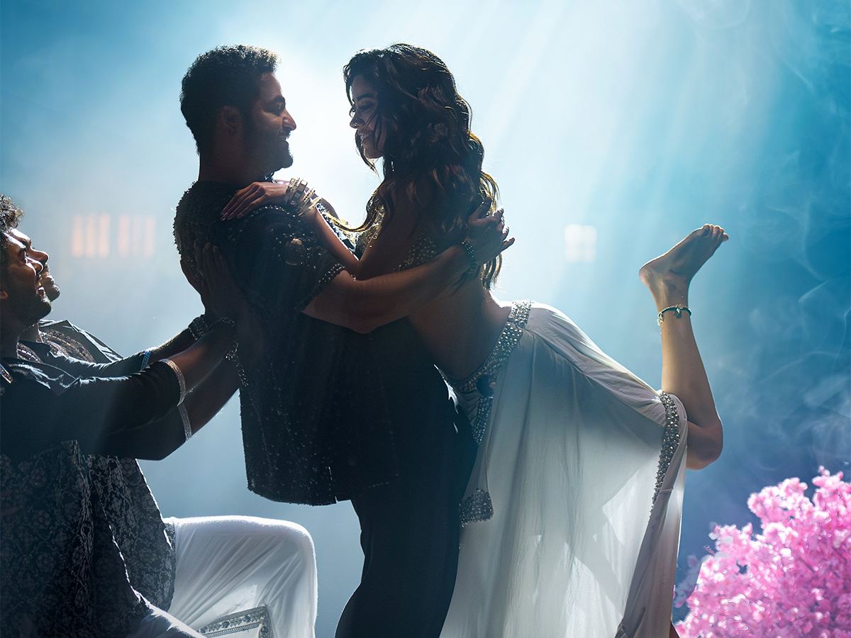 Devara Daavudi Dance Number