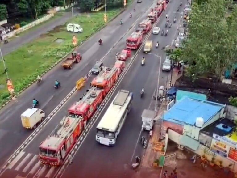 fire-engines-in-vijayawada-to-pull-over-mud-stagnated-mud-from-flood-areas