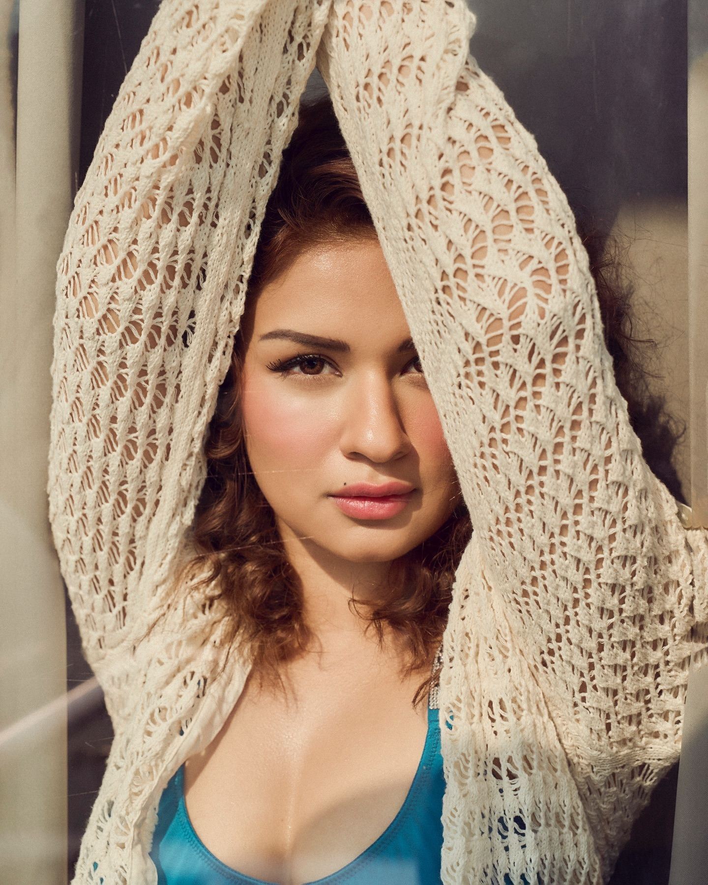 Hot and Stylish Avneet Kaur's Chic Shoot