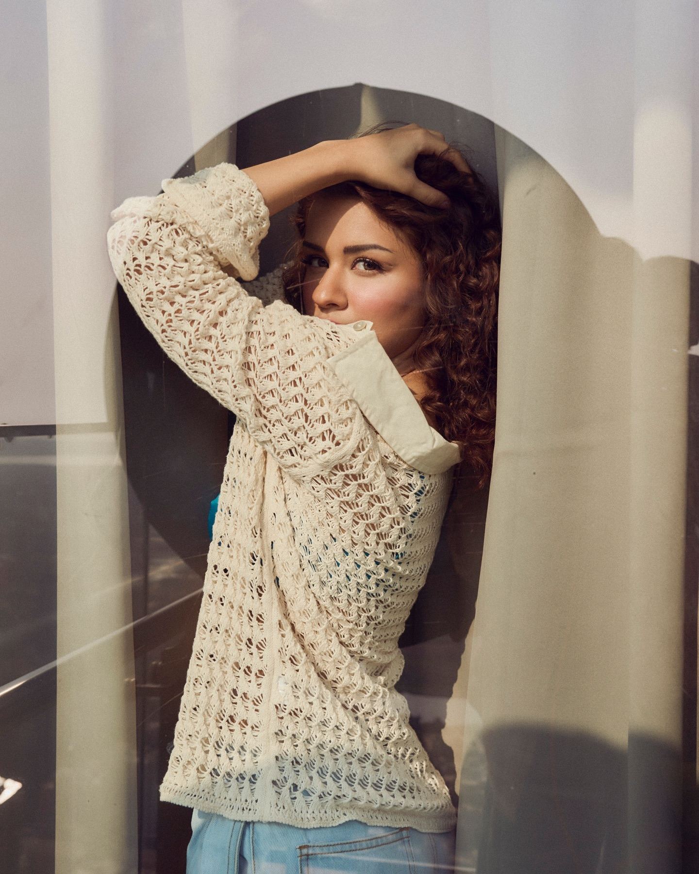 Hot and Stylish Avneet Kaur's Chic Shoot