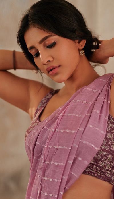 hot-in-a-saree-nabha-natesh-shows-how