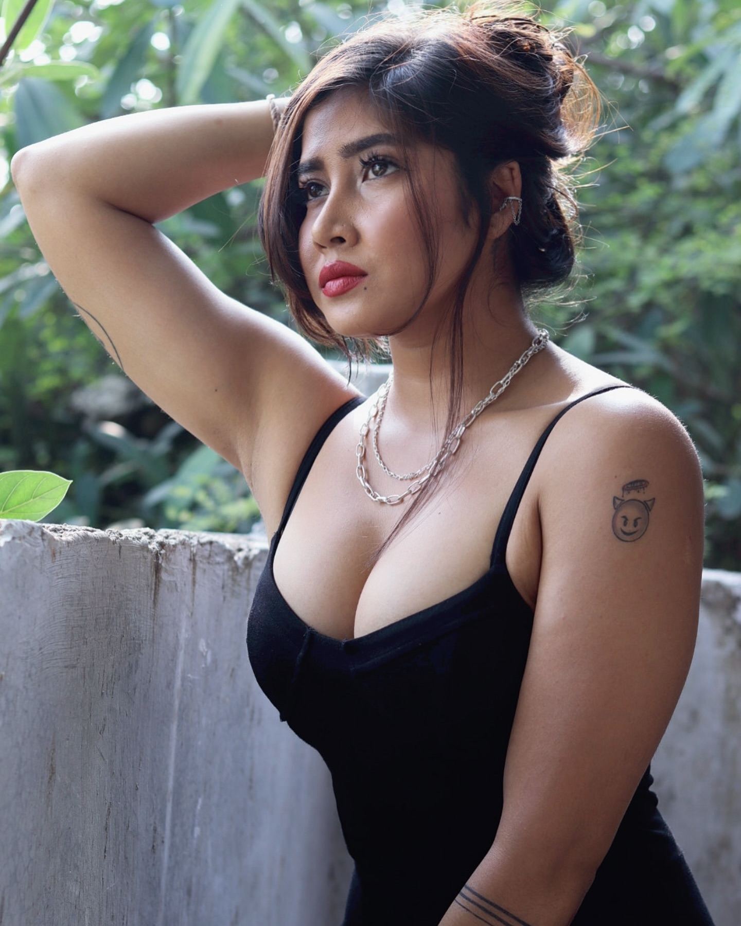 Hot in Black: Sofia Ansari Sizzles in Saree