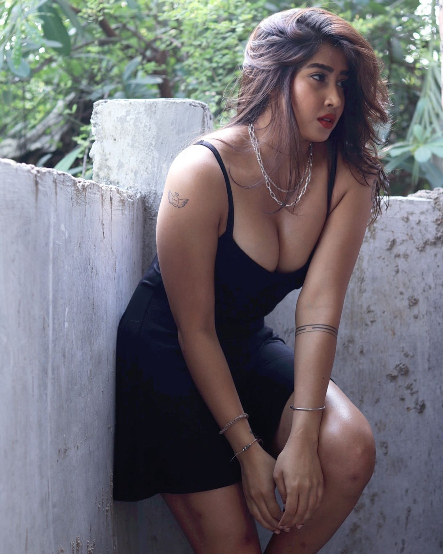 Hot in Black: Sofia Ansari Sizzles in Saree