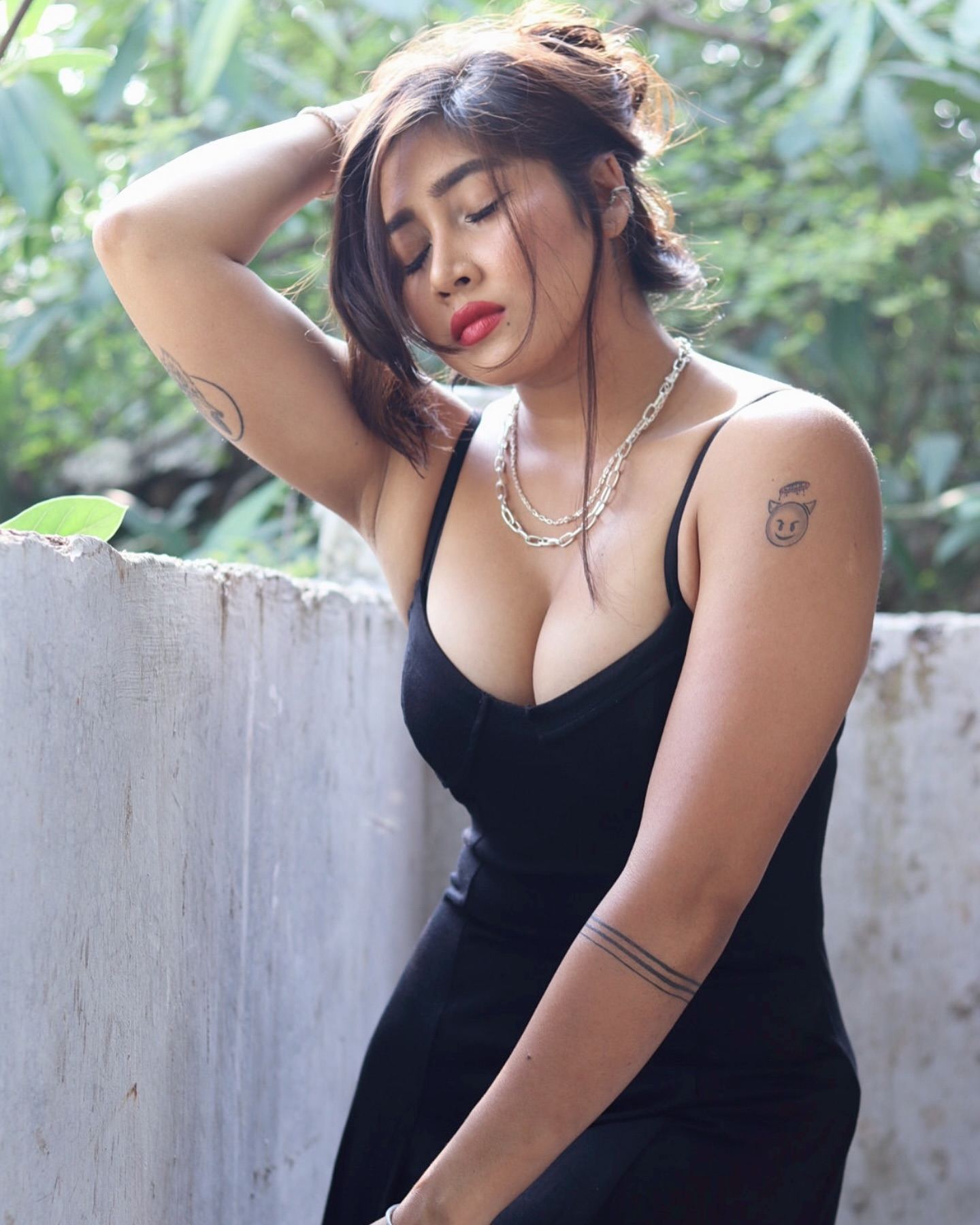 Hot in Black: Sofia Ansari Sizzles in Saree
