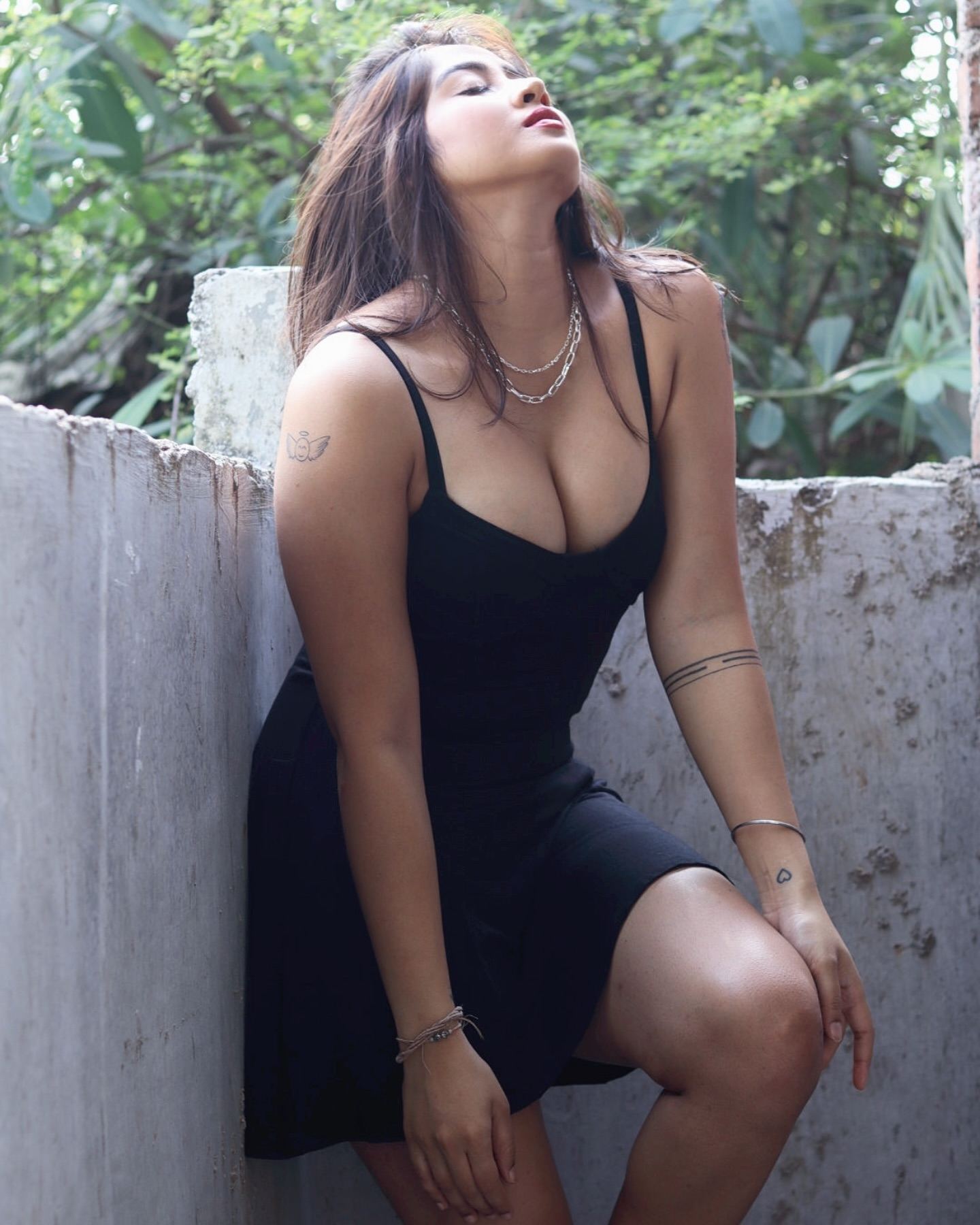 Hot in Black: Sofia Ansari Sizzles in Saree