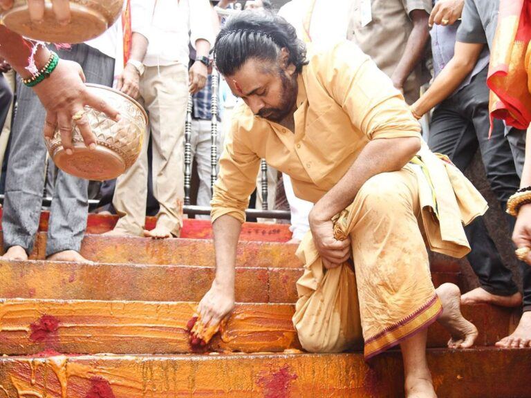 pawan-kalyan-kanaka-durga-temple-steps-cleaning