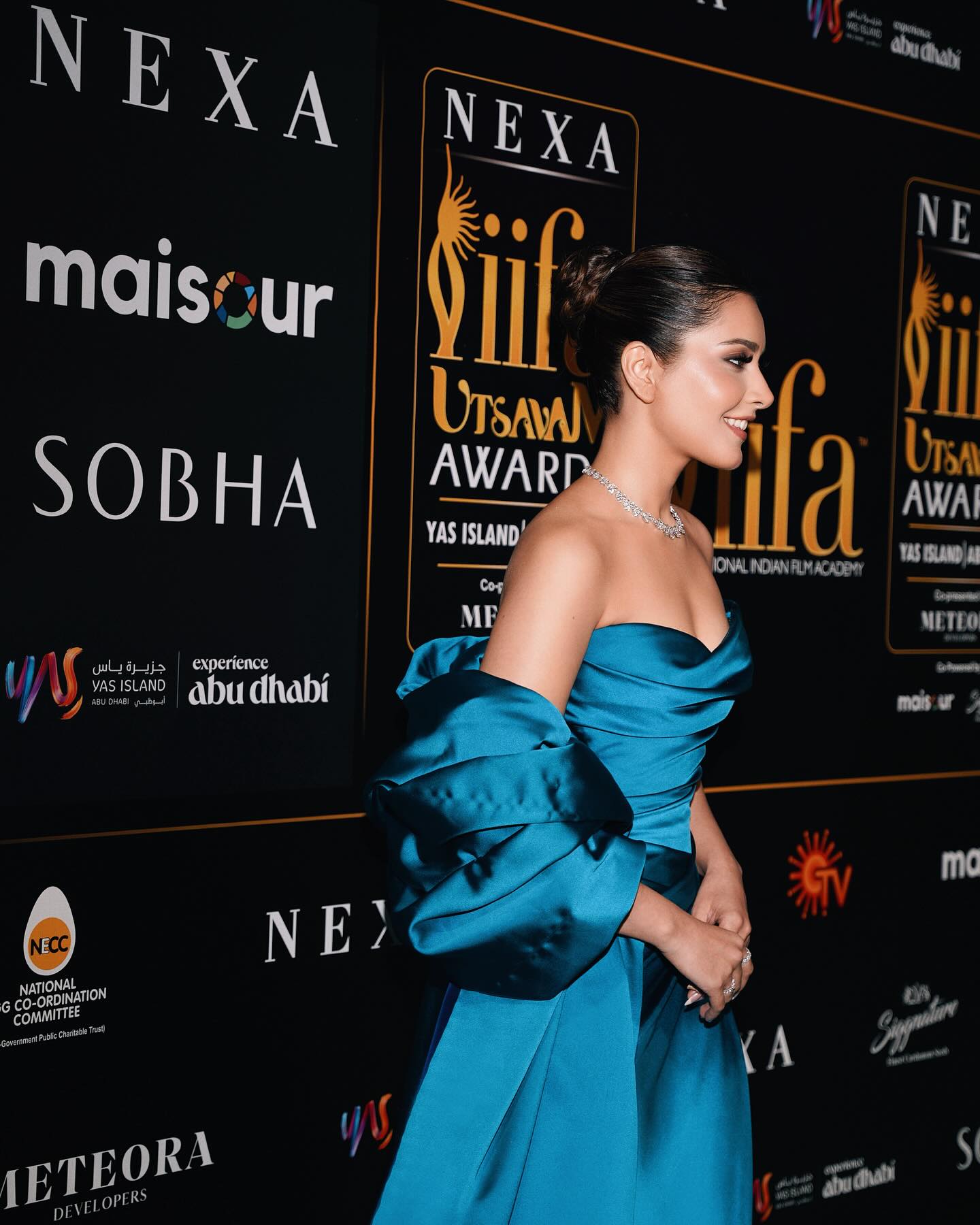 Raashii Khanna Shines at IIFA
