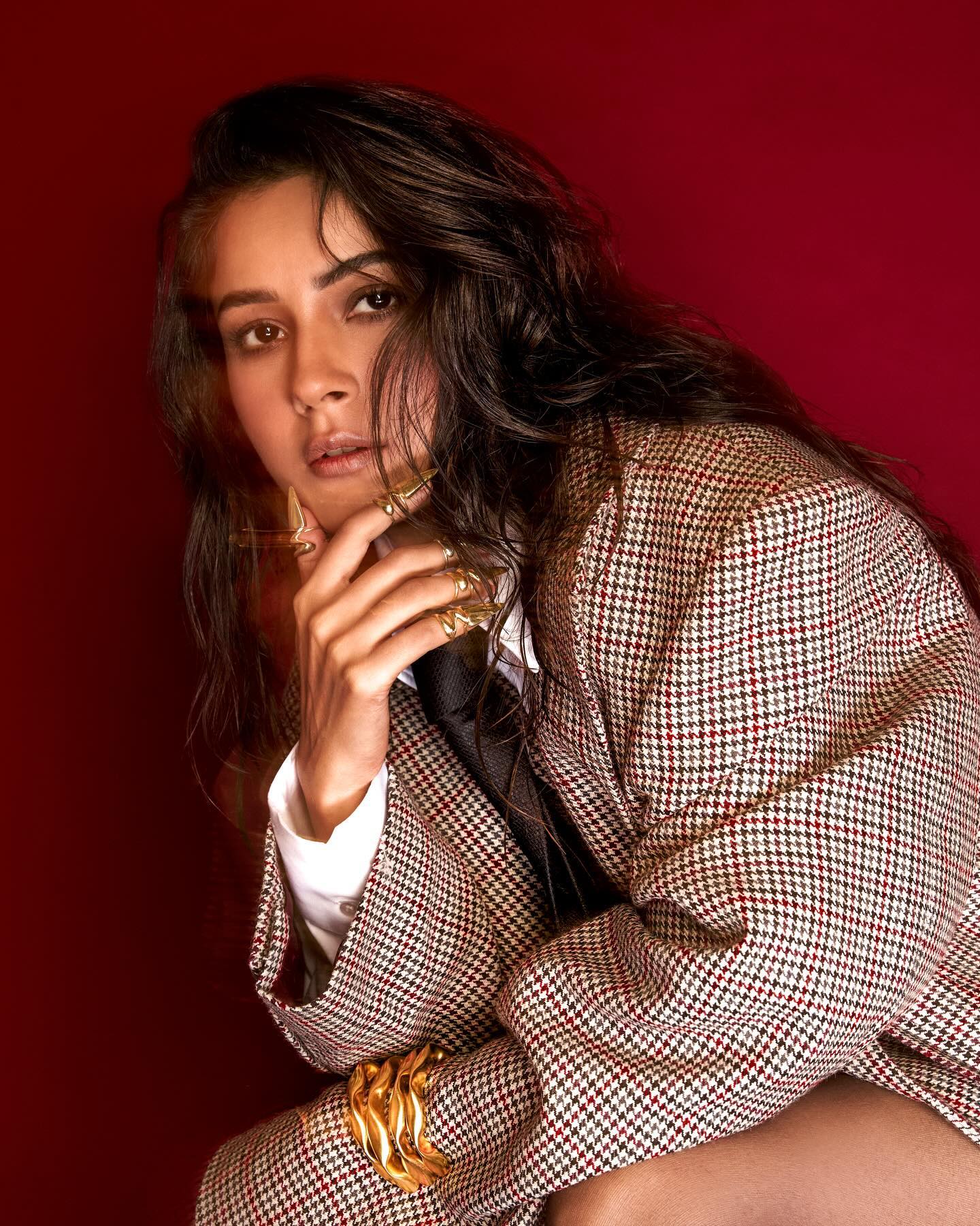 Shehnaaz Gill Flaunts Her Hot Legs Effortlessly