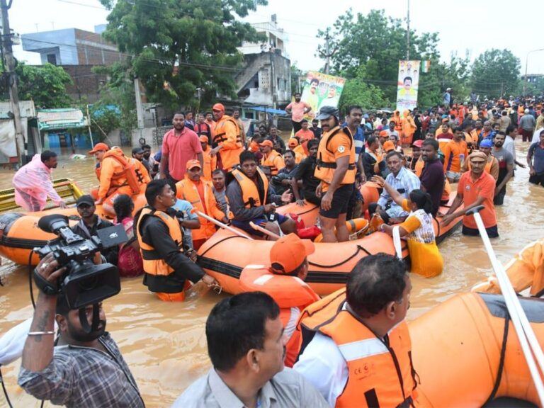 vijayawada-ndrf--power-boats-come-for-rescue