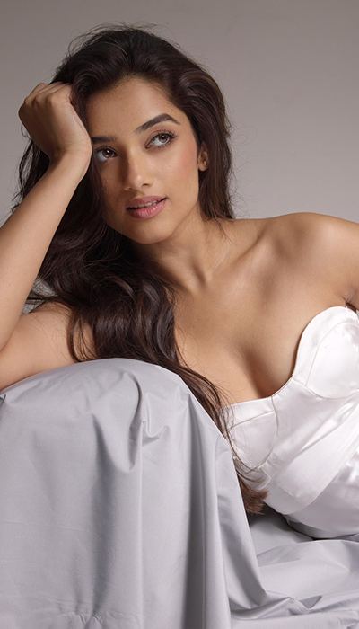 Bhagyashri Borse The Power of a Seductive Gaze