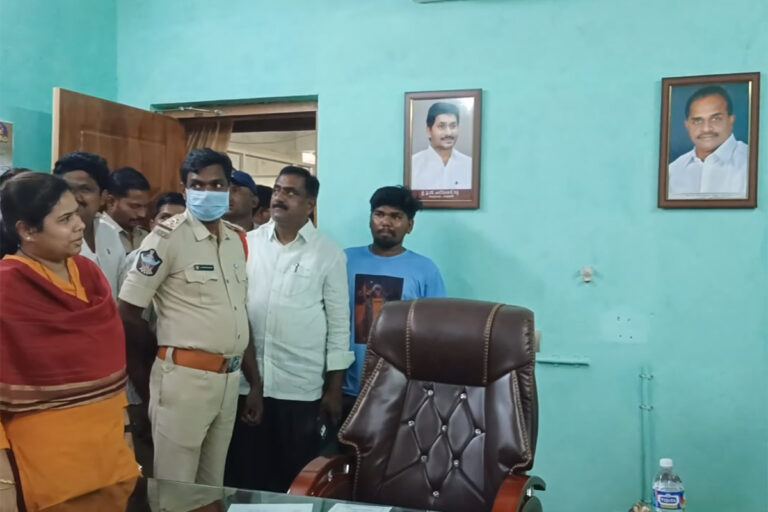 bhuma-akhila-priya-fires-on-vijaya-dairy-chairman