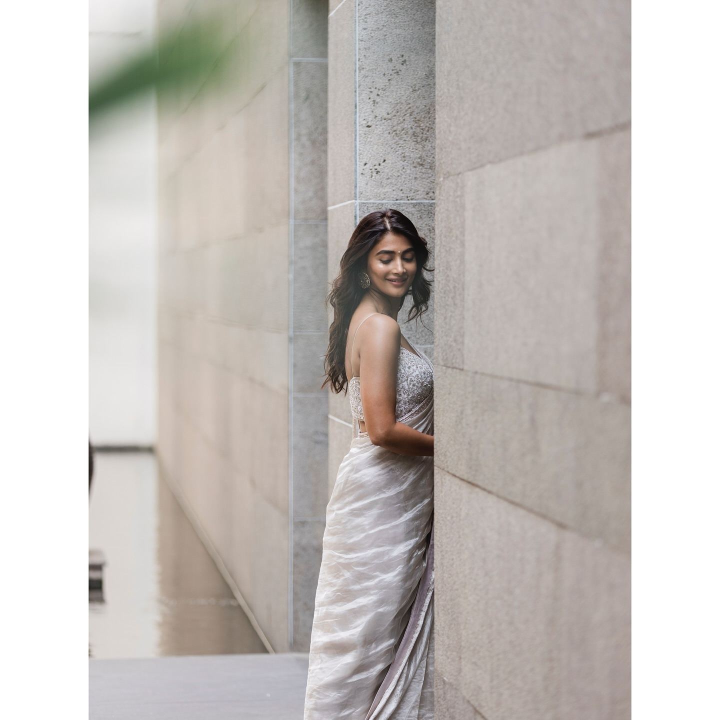 Hot and Tempting Pooja Hegde Shows Off in Silver Saree