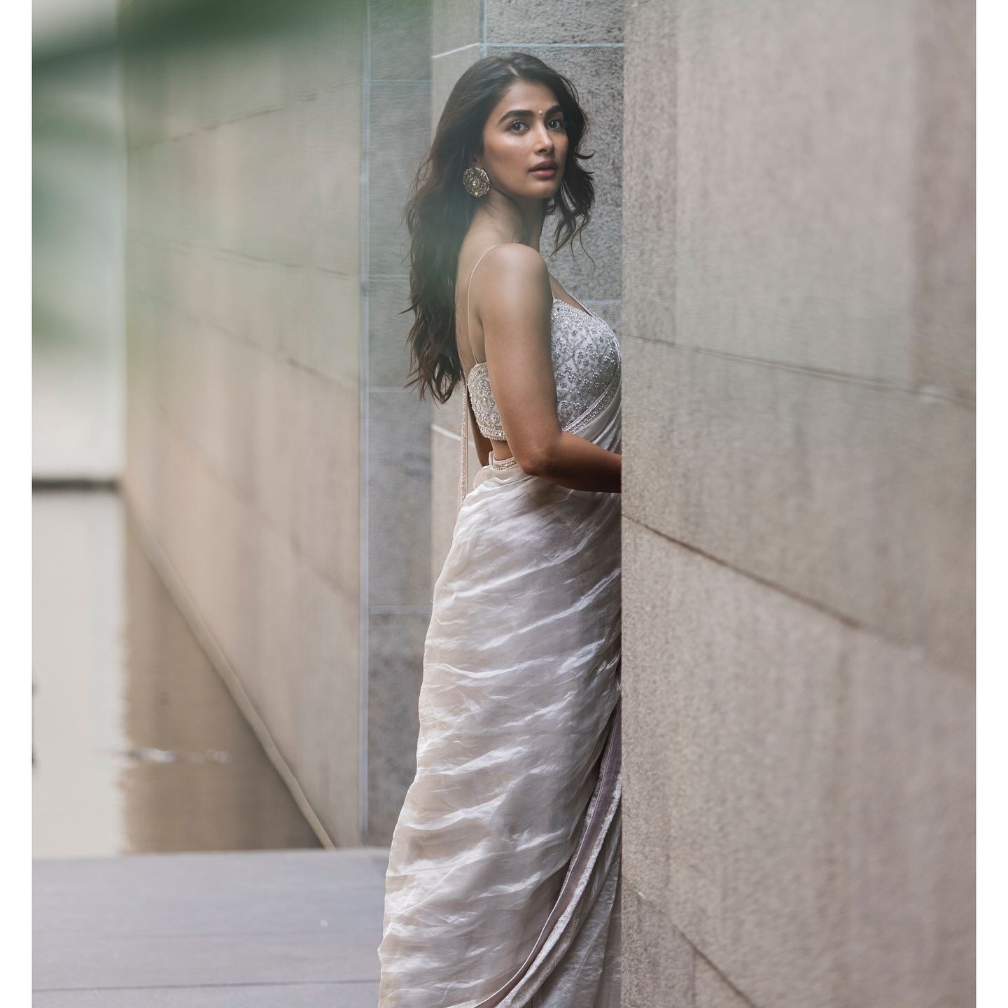 Hot and Tempting Pooja Hegde Shows Off in Silver Saree