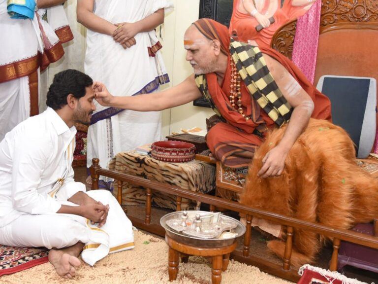 Swami Swarupanandendra Jagan 15 acres