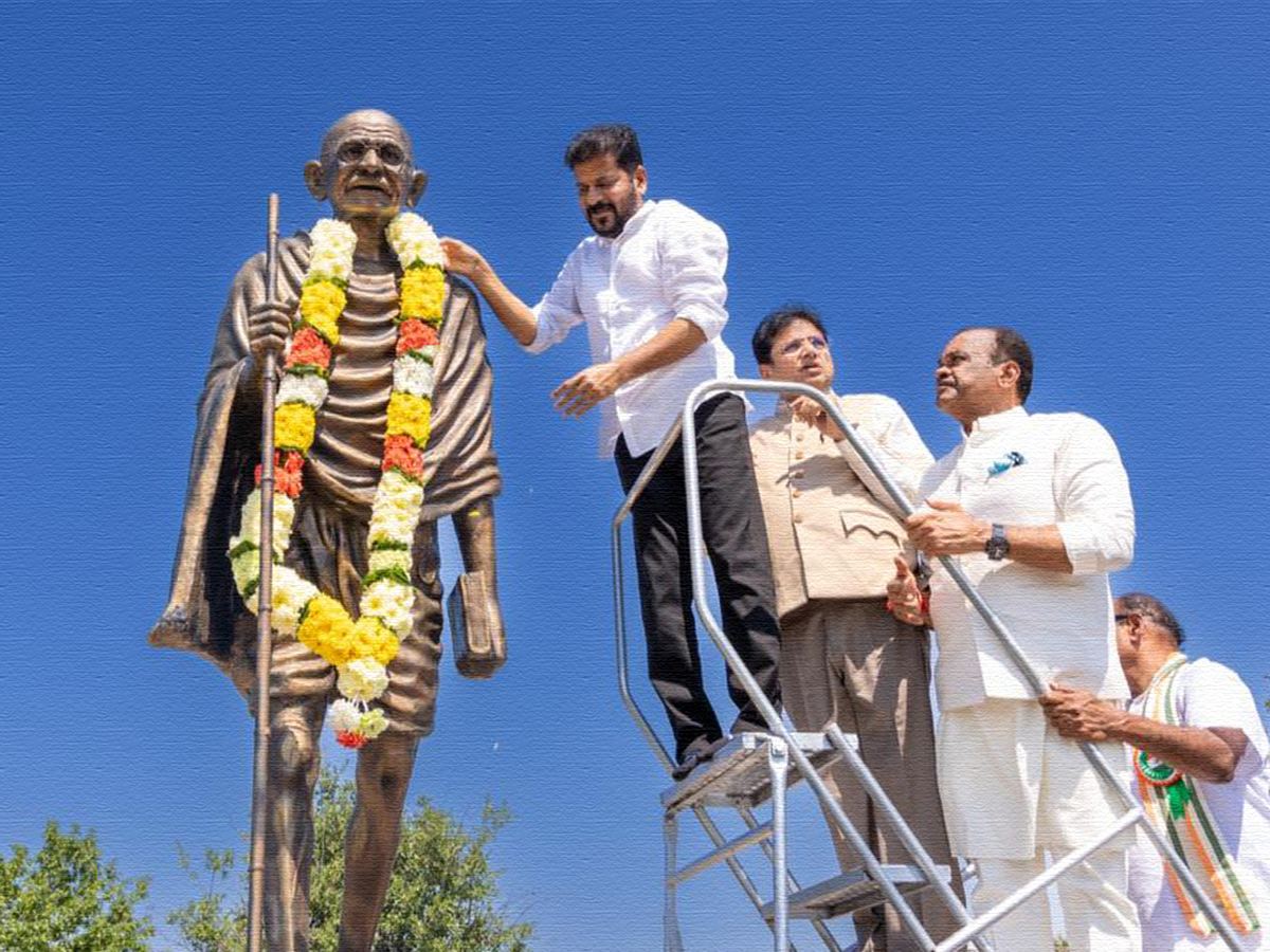 Telangana CM Revanth Reddy Plans Install Mahatma Gandhi Statue In Musi River