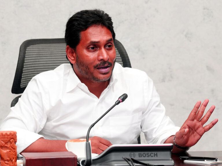 Ys Jagan: Opposition in Palace... Politics on Social Media!