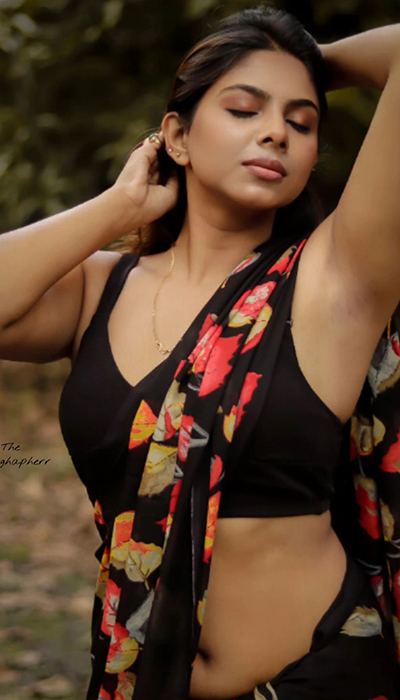bong-girl-saha-slays-the-hot-saree-like-a-boss