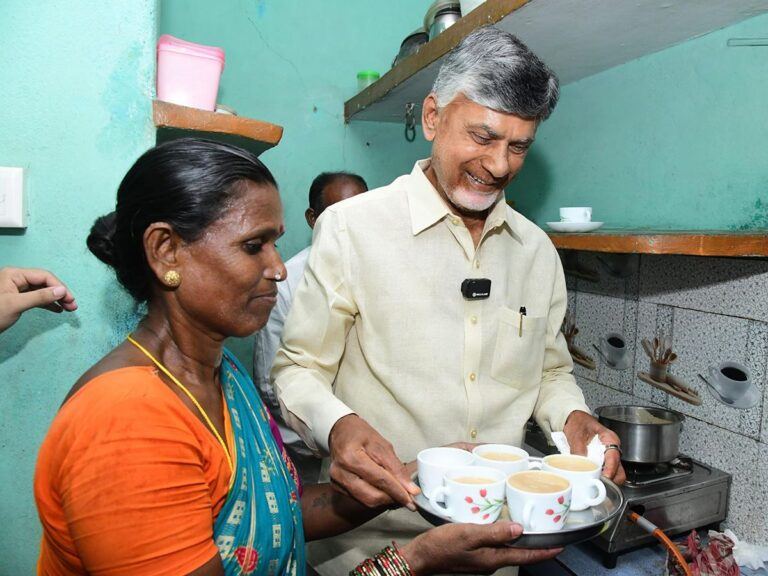chandrababu-naidu-tea-preparation