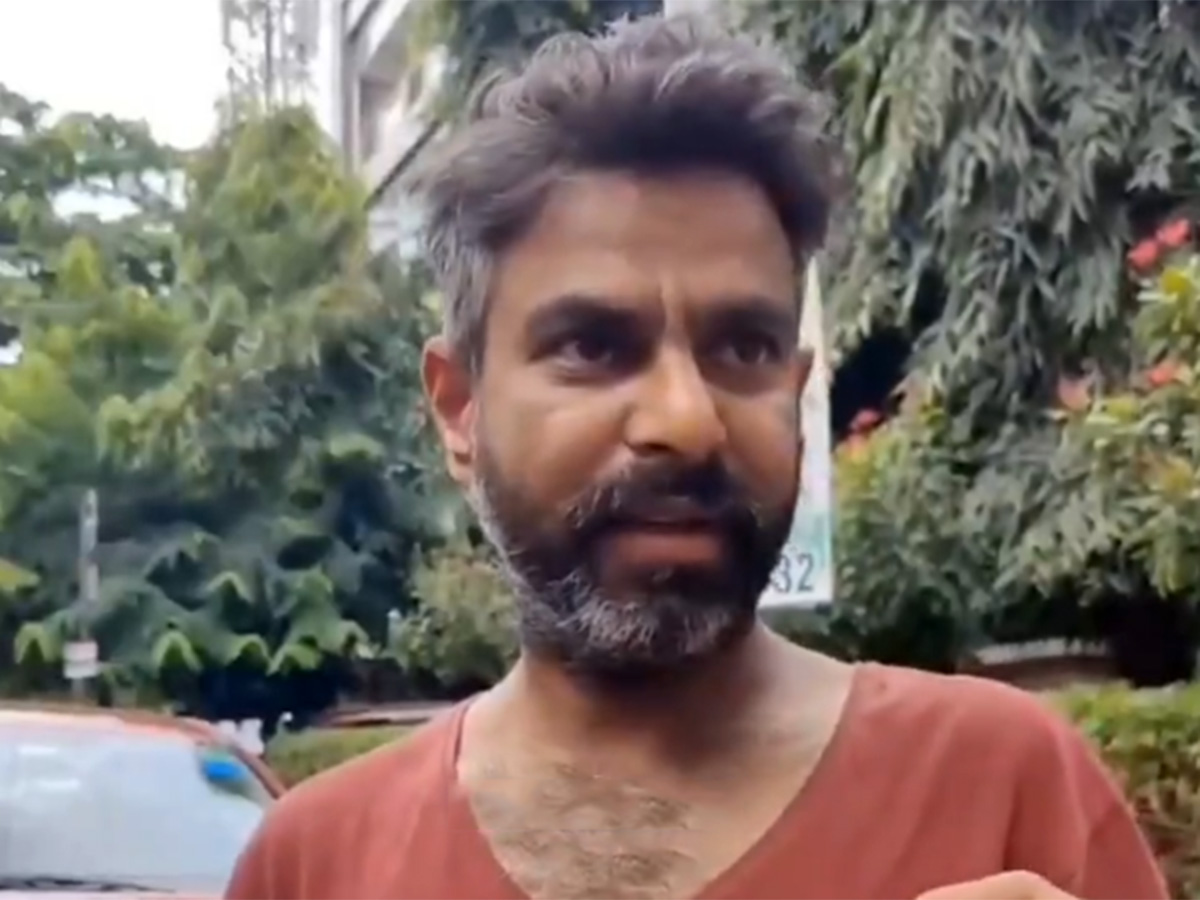 MS Graduate Begging on Roads