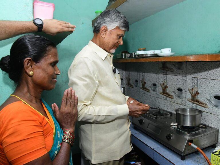 nara-chandrababu-naidu-tea-preparation