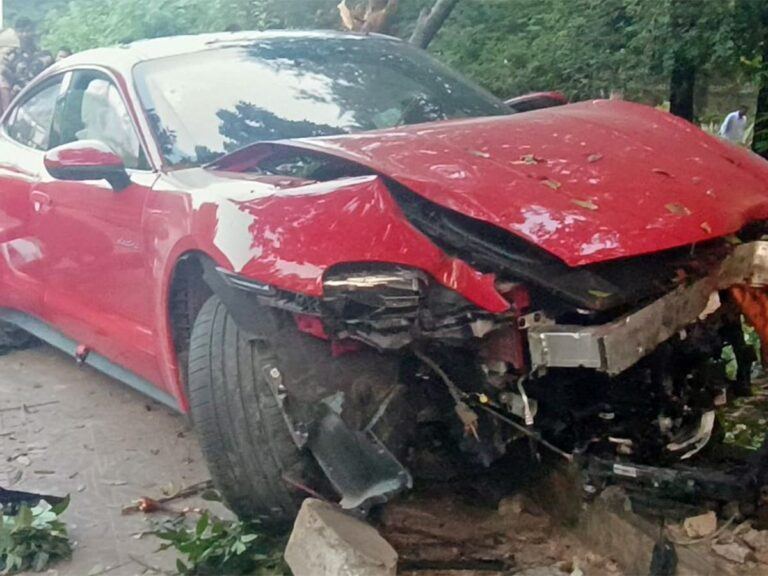 Hyderabad: Horrific Car Crash @ KBR Park