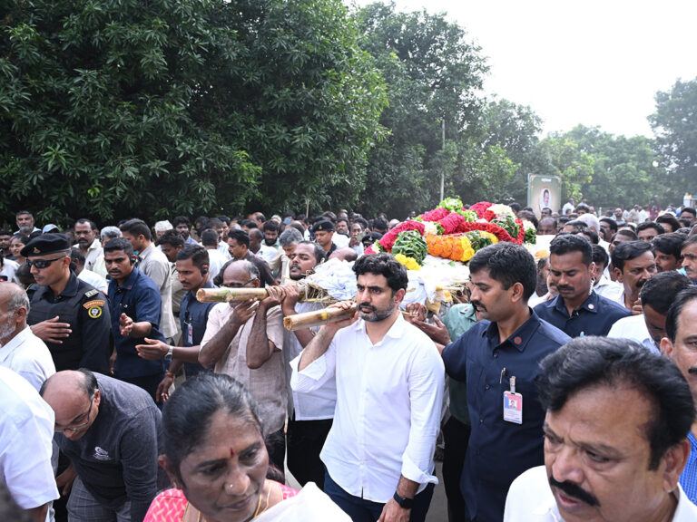 lokesh cbn participates in Ram Murthy Naidu funeral Rites