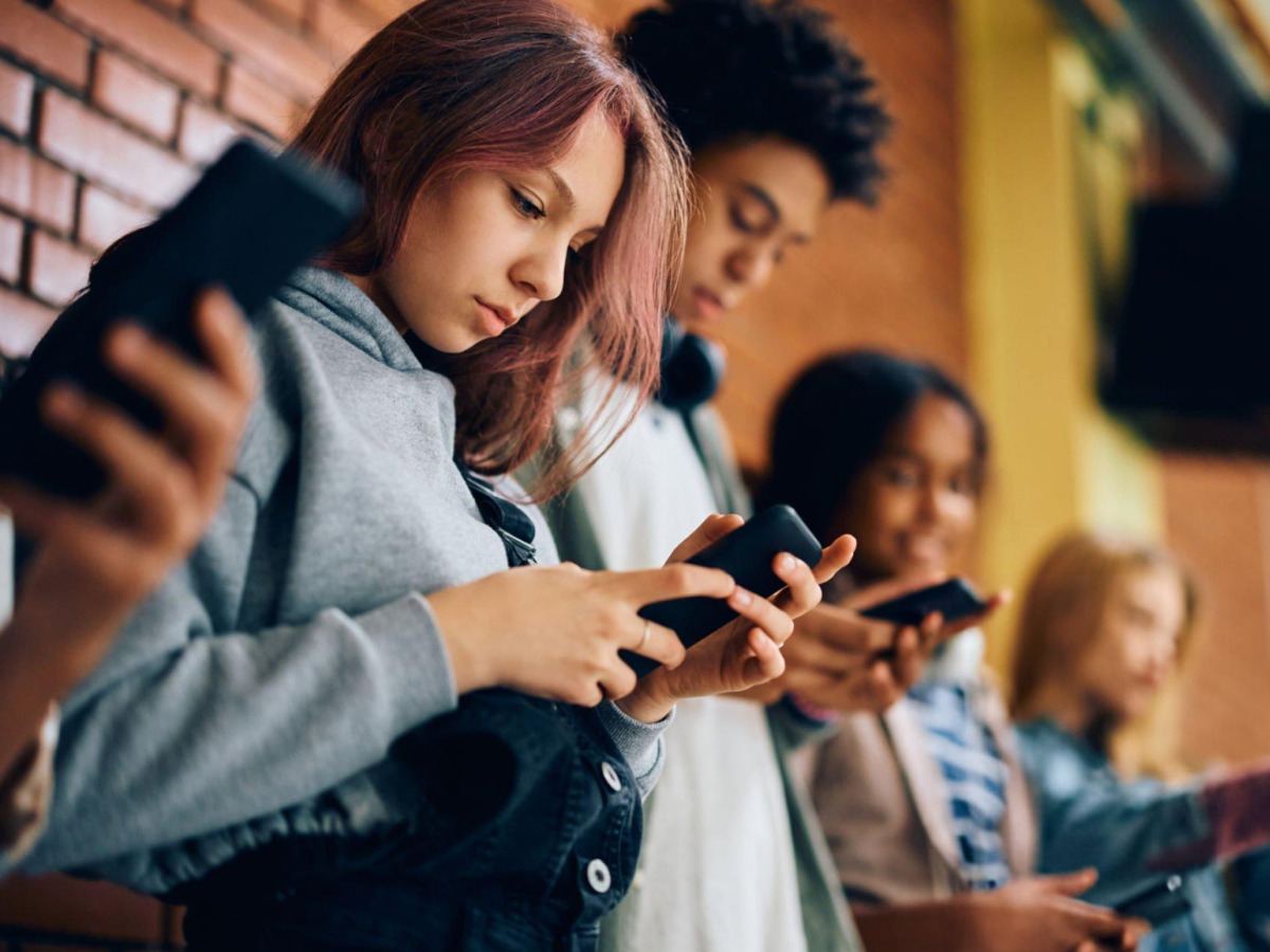 India Goes LOL: No Social Media for Under 16
