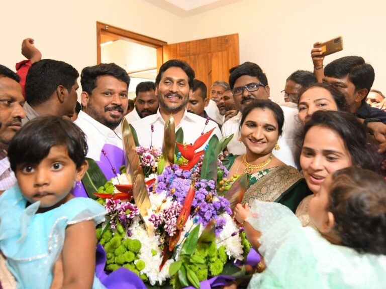 YS Jagan Meets Relatives in Pulivendula