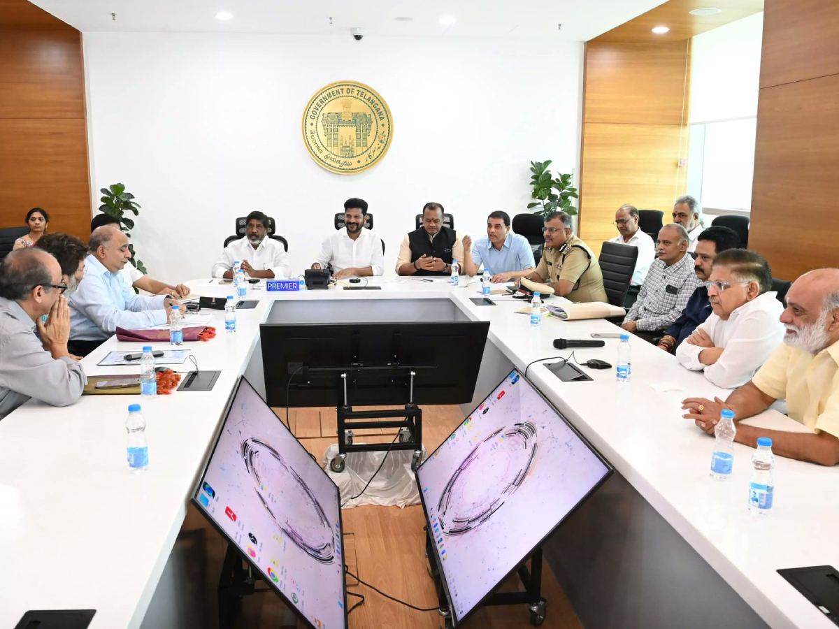 cmo-plants-leaks-in-media-about-tollywood-meeting