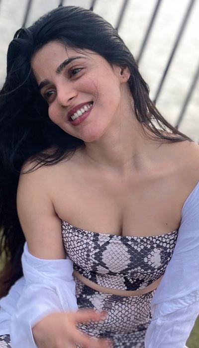 divyabharathi-flaunts-perfect-curves-in-co-ord