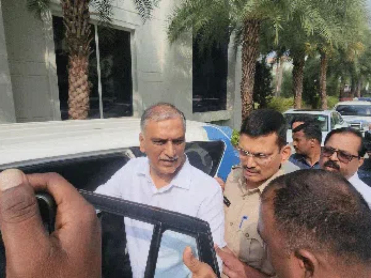 Harish Rao in Gachibowli Police Station