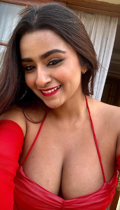 Hot Show from Bombastic Suhana Khan