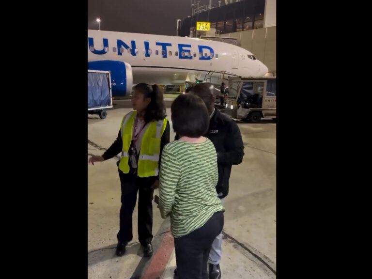 indian-american-born-abused-on-united-flight