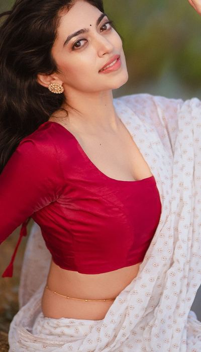 Nishma Chengappa's Sizzling Waist Steals Hearts!