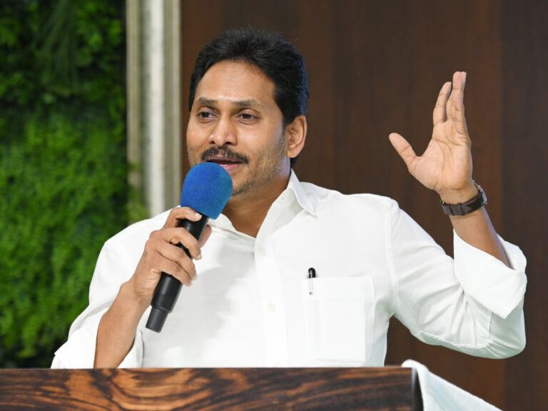 no-sync-between-jagans-dialogues--ground-reality