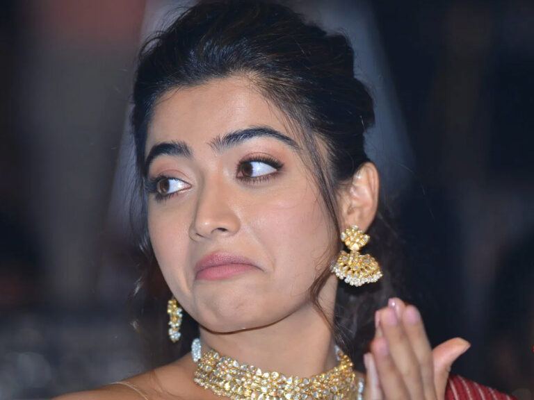 rashmika-exposes-sukumar-bound-script-problem