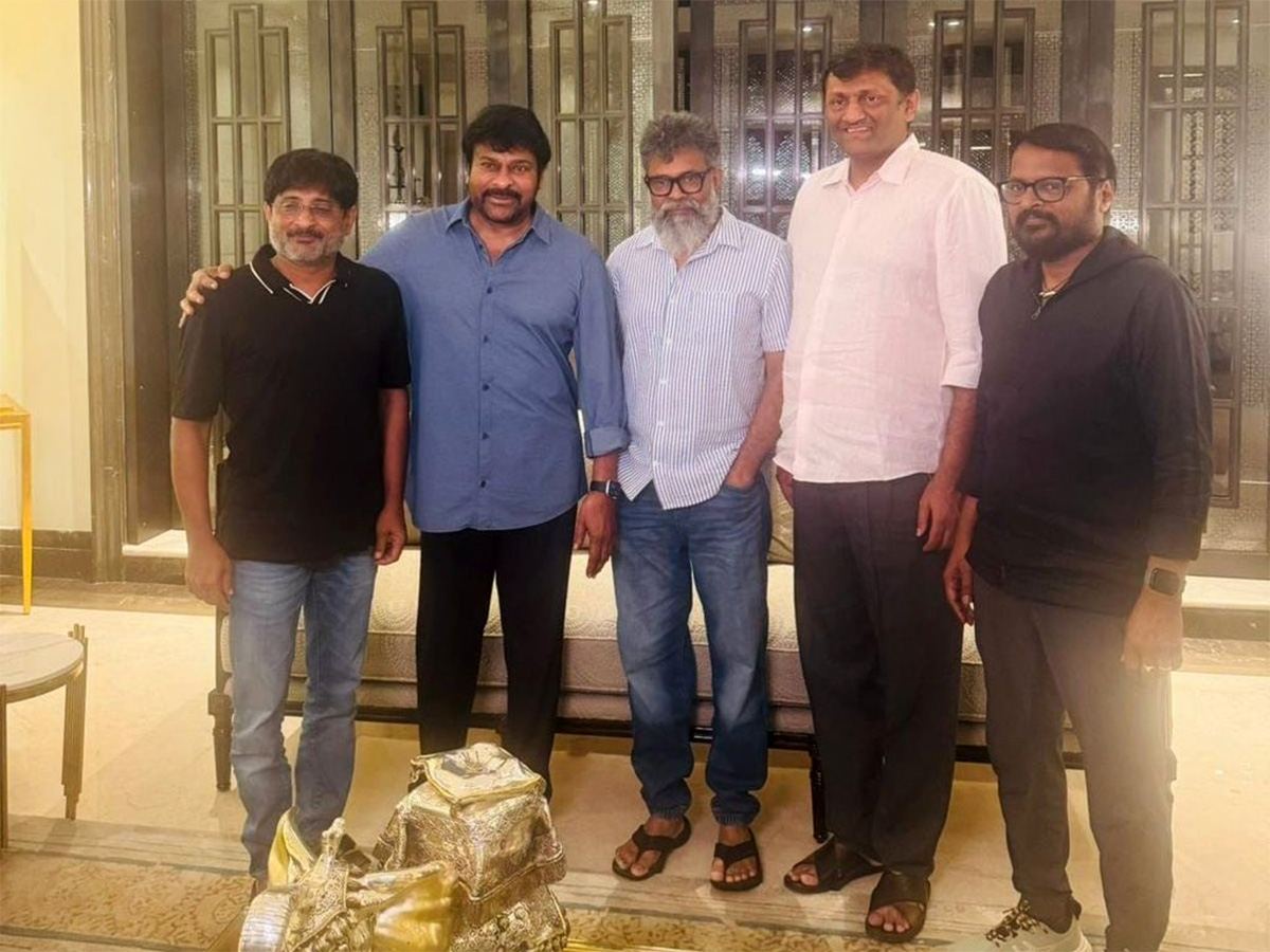 Sukumar Pushpa 2 Producers Met Chiranjeevi