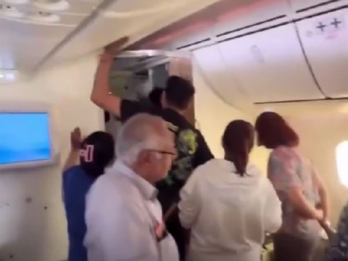 Air India Traps Passengers For Hours
