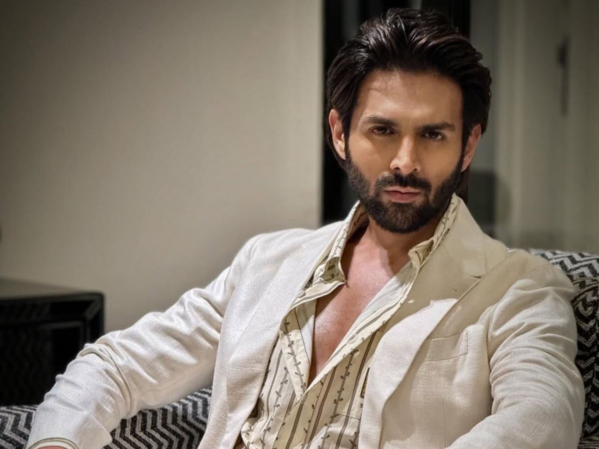 Kartik Aaryan Still Crying on Insider Vs Outsider