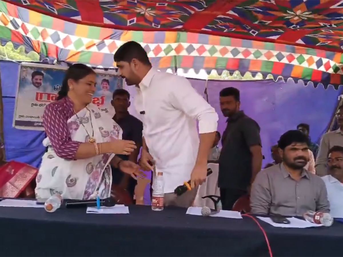 కౌశిక్ రెడ్డి పై 'గుడ్ల' దాడి..!