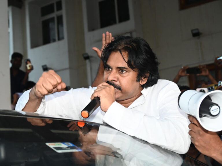 pawan-kalyan Warned Fans in Tirupati
