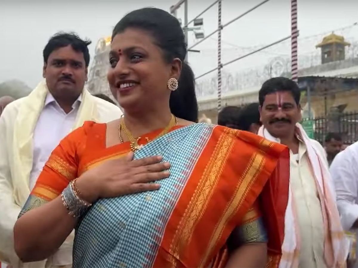 Protocol Darshan For Roja In Tirumala