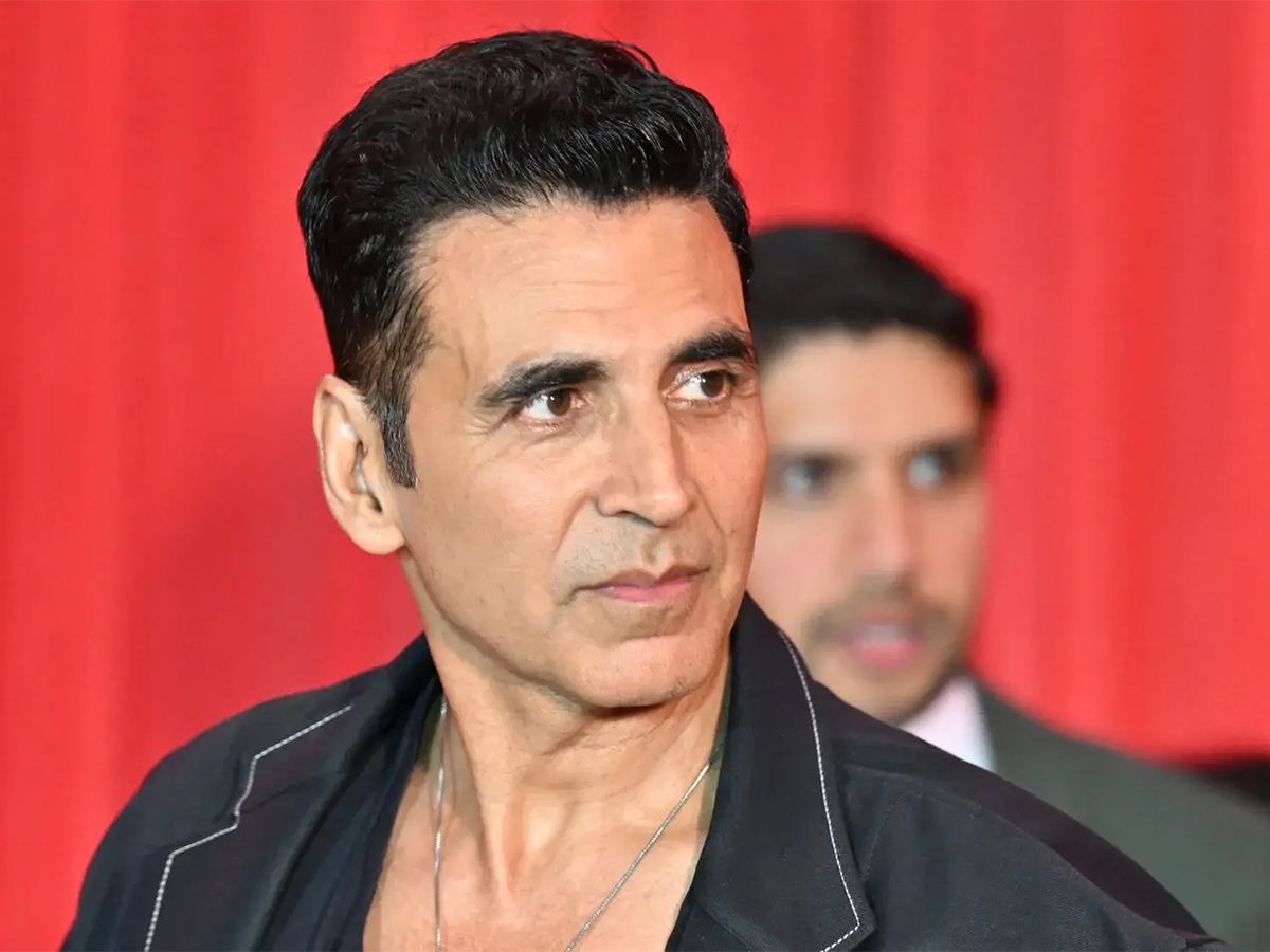Akshay Kumar smoking, Akshay Kumar Sky Force, Akshay Kumar controversy, Akshay Kumar anti-smoking, Akshay Kumar role debate, Akshay Kumar film criticism, Sky Force smoking scenes, Akshay Kumar health advocacy, Akshay Kumar historical accuracy, Akshay Kumar realism in films, Bollywood actors smoking debate, Akshay Kumar movie backlash, Akshay Kumar and Manish Chaudhari, Bollywood smoking controversy, Akshay Kumar mixed message